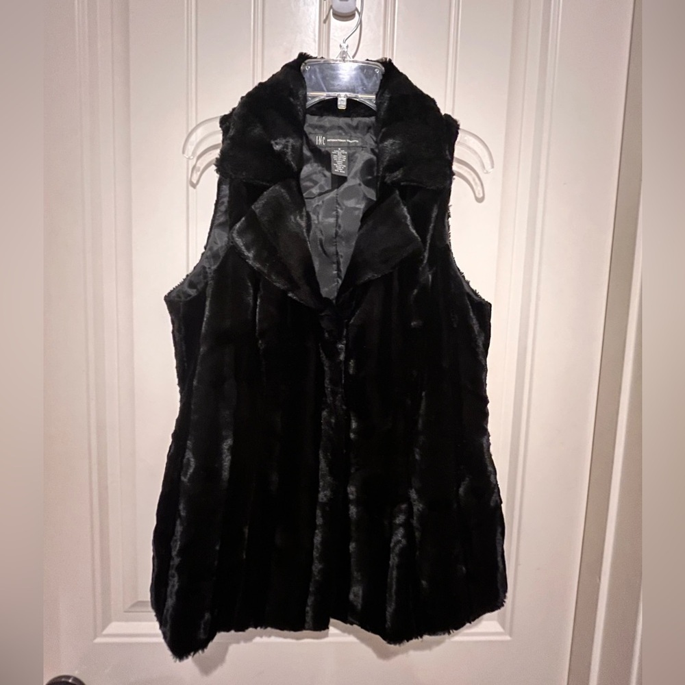 INC Black Faux Fur Vest Womens Small Tuxedo Stunning Elegant Chic Holiday NYE